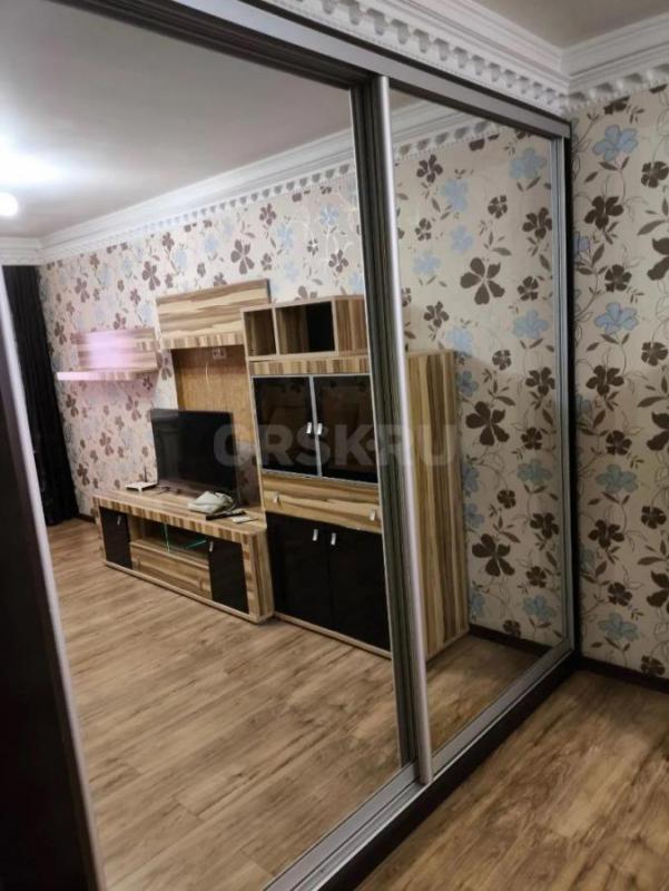 Сдам на длительный срок просторную, полностью меблированную 2-х комнатную квартиру по адресу ул. - Орск