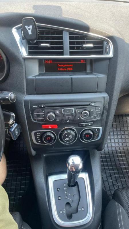 Пpoдается Citroen C4, 2013 года

--------АВТОМАТ-------

первая регистрация автомобиля 03.2014 г - Новотроицк