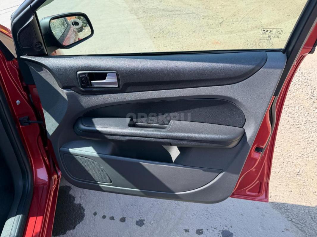 продам авто в хорошем состоянии, сигнализация с автозапуском, зимняя резина на штампах р.16 липучка - Орск