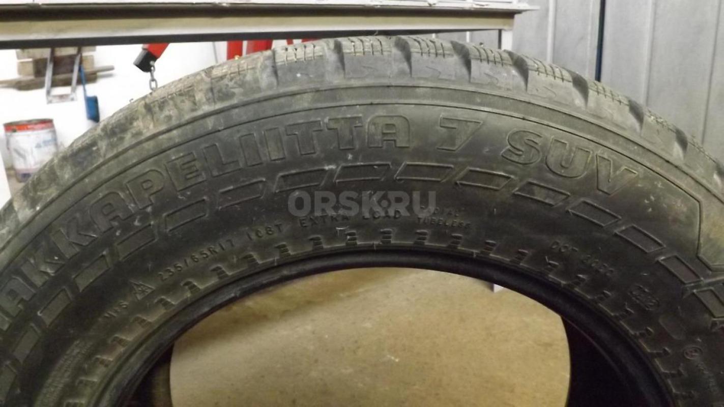 Продам автошину б/у  1шт Нокия 235/65R17  зимняя, без грыж, порезов, грибков, жгутов и заплат. - Орск