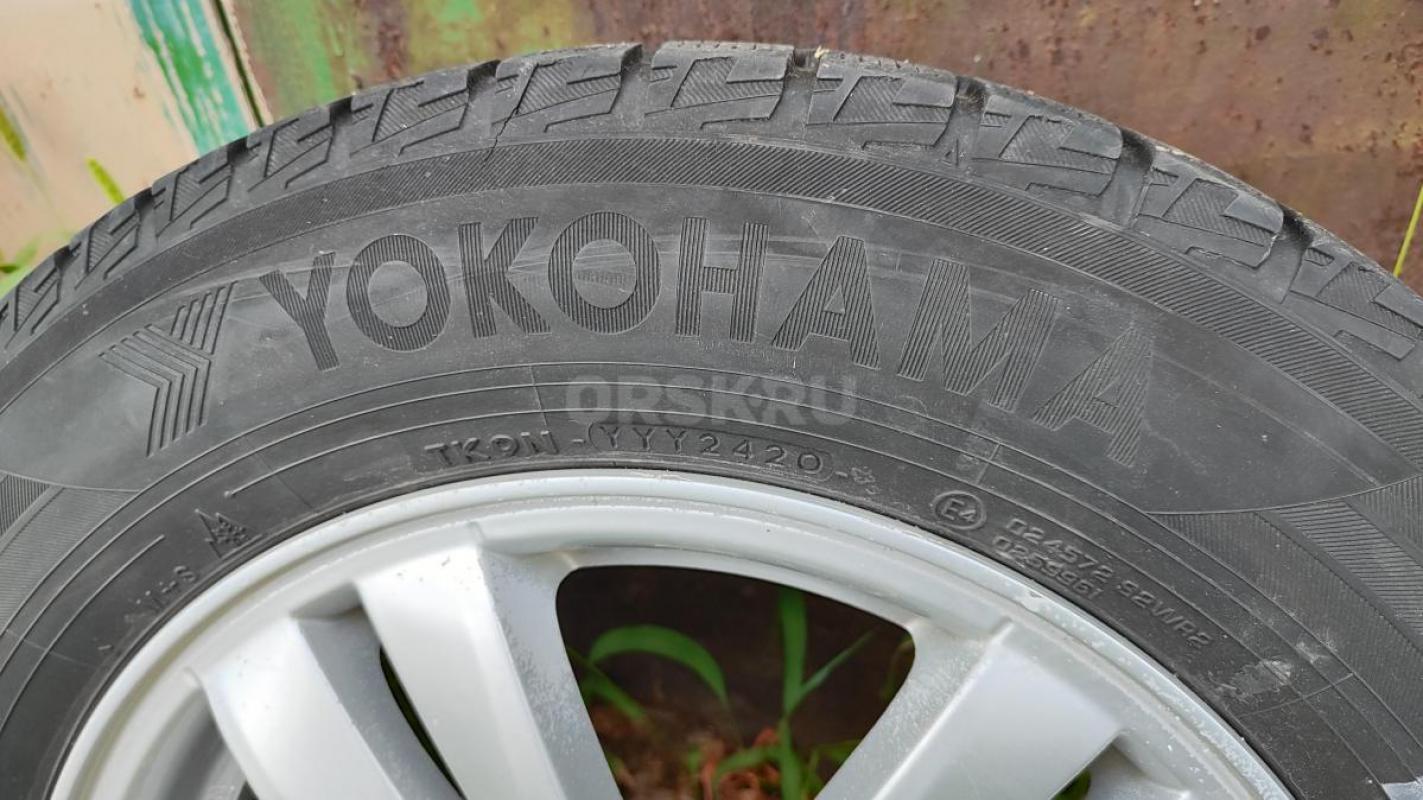 Продам комплект зимних фрикционных шин (липучка) yokohama, р-р 195 65 р15 на оригинальных дисках GM - Орск