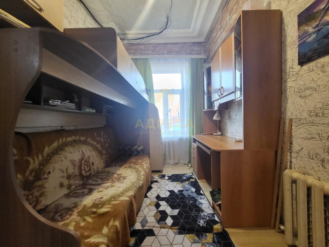 Продается 3 комнатная квартира по адресу: ул. 1 мая дом 148В самом центре города, на 2 этаже 2-х эта - Оренбург