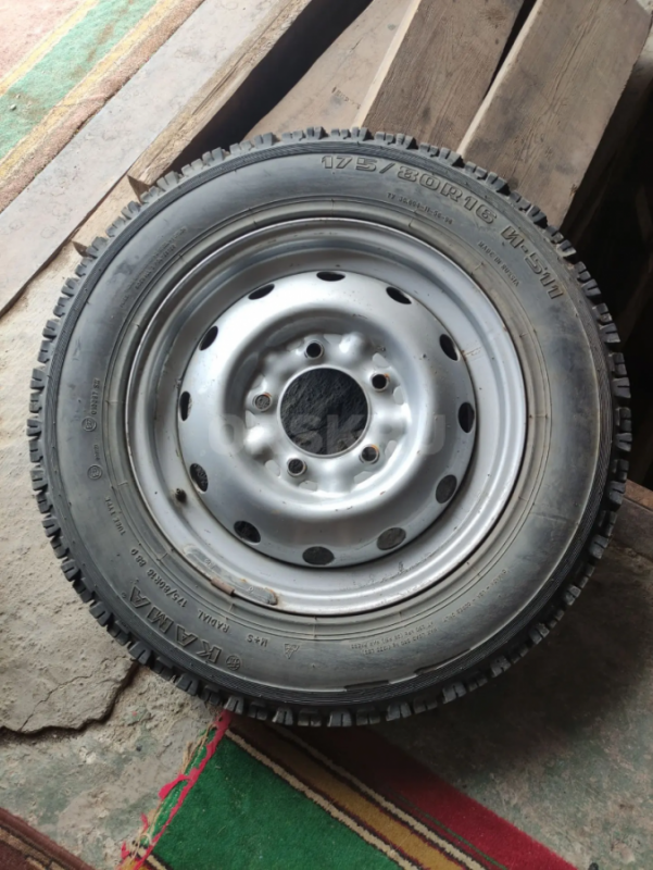 продам 4 шипованных балона с дисками 175-80 R 16 в хорошем состоянии - Орск