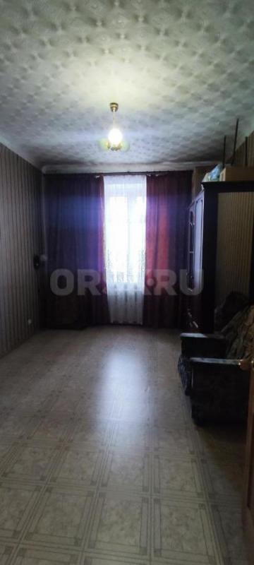 Продам 3-х комнатную квартиру в кирпичном доме на первом этаже по пер. - Орск