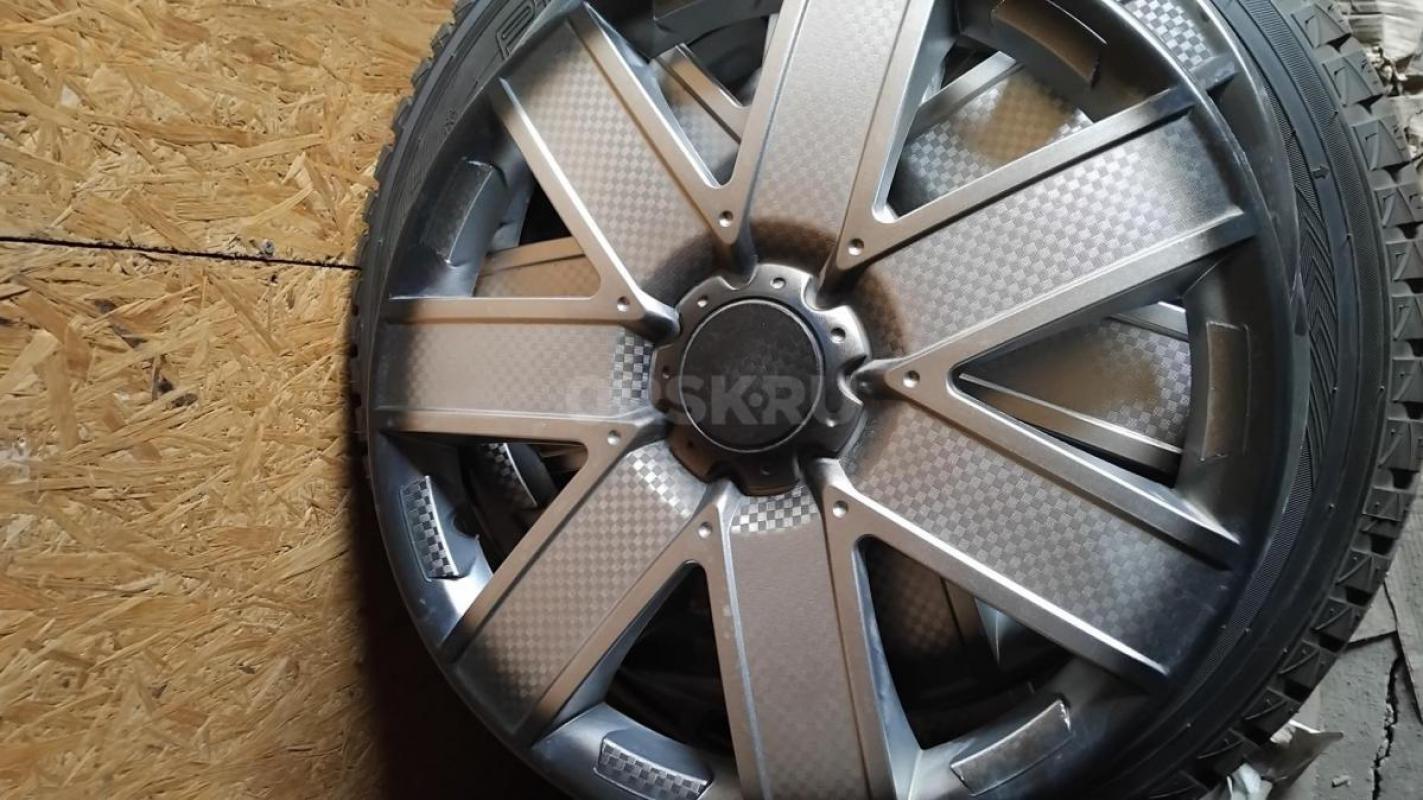 Продам зимнюю резину в отличном состоянии,на дисках с колпаками, все шипы на месте, пробег 3-4 тысяч - Орск