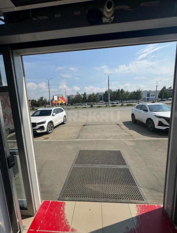 Сдается в аренду помещение первого этажа  в Центре города в ТЦ БОРИСОВСКИЙ. - Орск