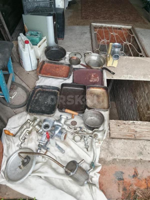 Продам сковородки, мясорубки, формы для выпечки, закаточные машинки, охладитель по договоренности. - Орск