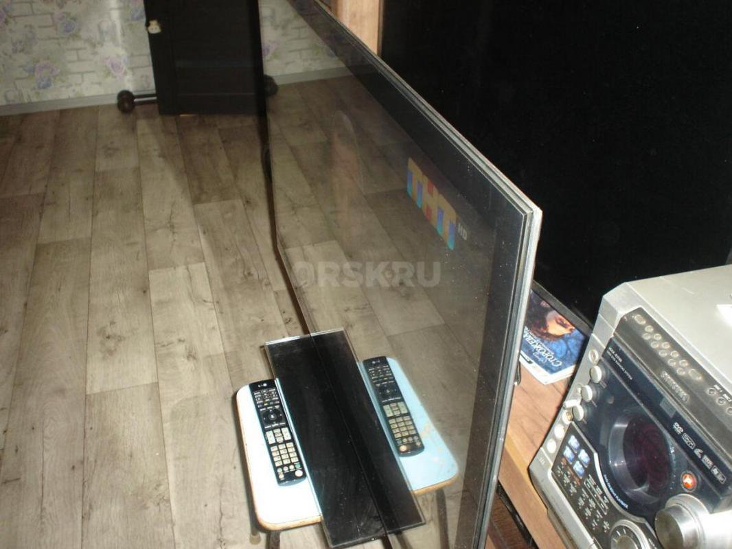 LG  42LE8500  Смарт телевизор с защитным стеклом на экране. - Орск