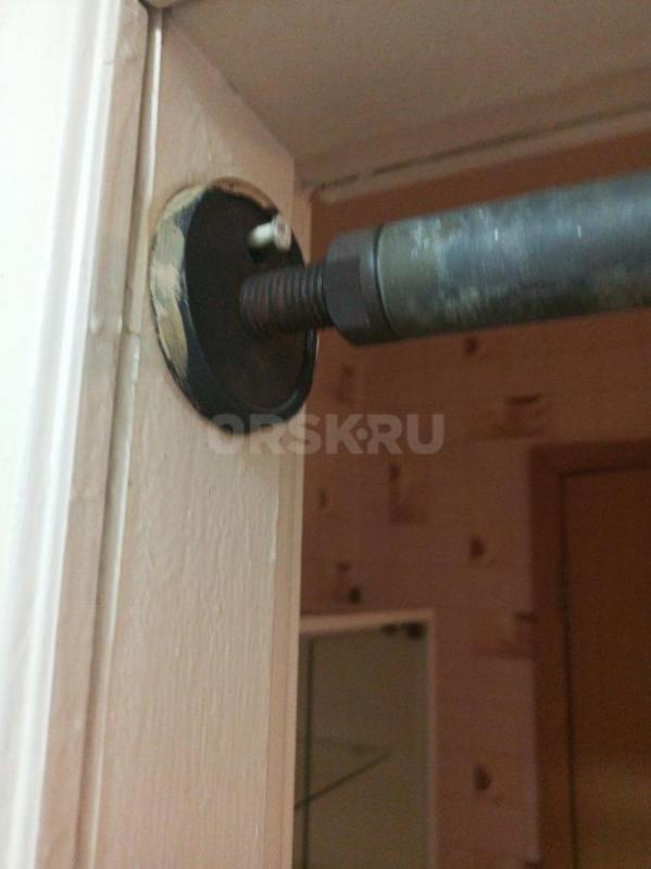 Турник в дверной проем, СССР, выдержит любого. - Орск