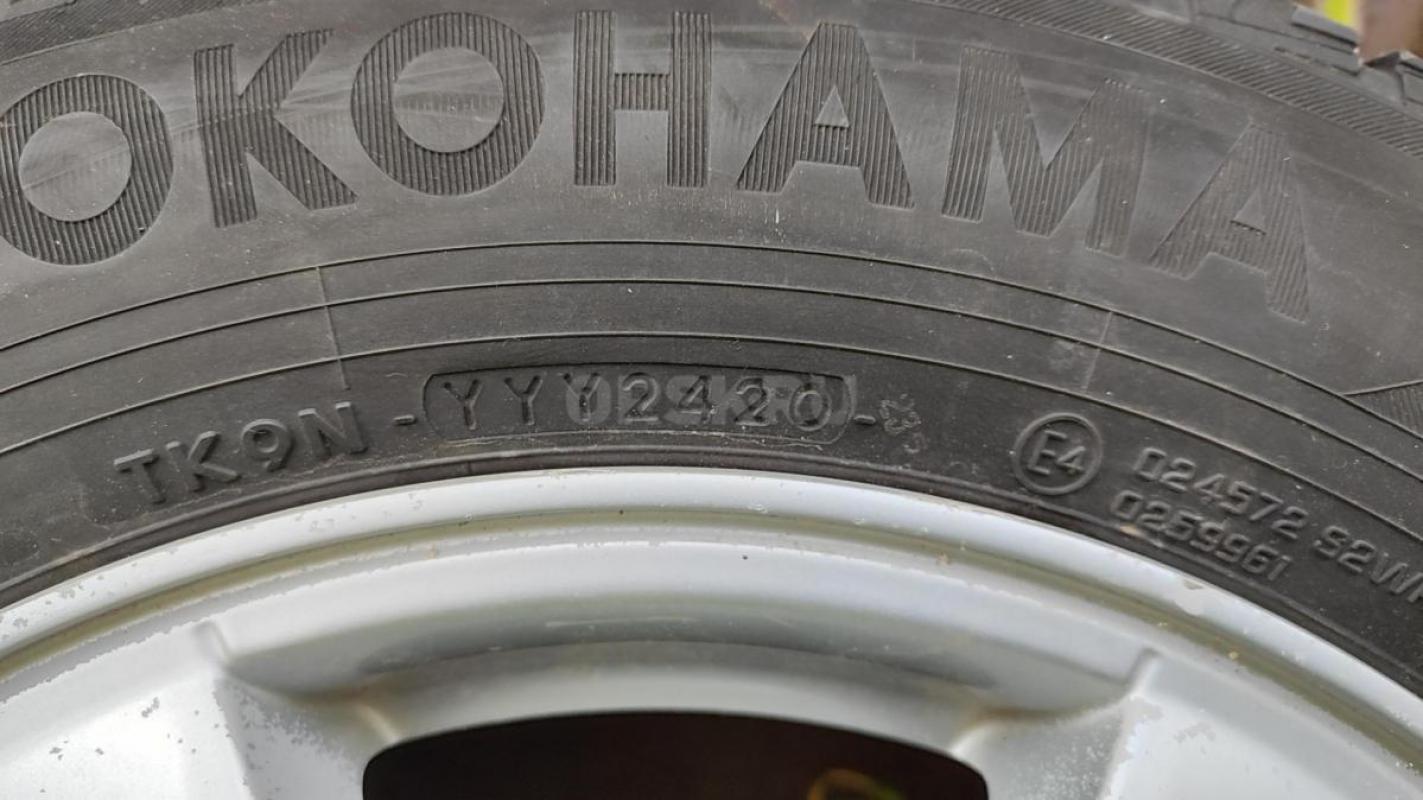 Продам комплект зимних фрикционных шин Yokohama (липучка), р-р 195 65 р15, на оригинальных дисках GM - Орск