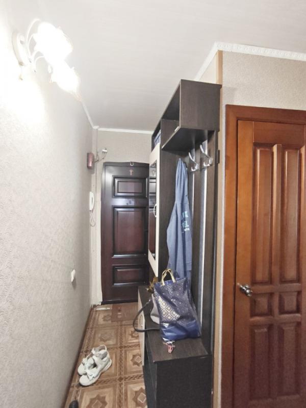 Продается двухкомнатная квартира, расположенная на 2 этаже 5-этажного панельного дома по адресу г. - Орск