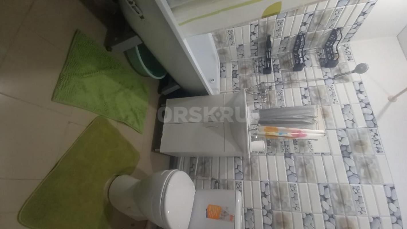 Продам шикарную однокомнатную квартиру на 9 этаже 9 этажного дома с видом на проспект . - Орск
