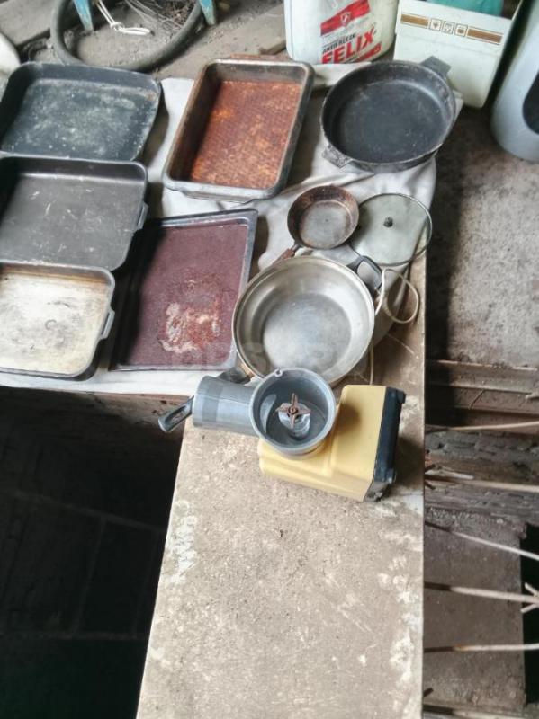 Продам сковородки, мясорубки, формы для выпечки, закаточные машинки, охладитель по договоренности. - Орск