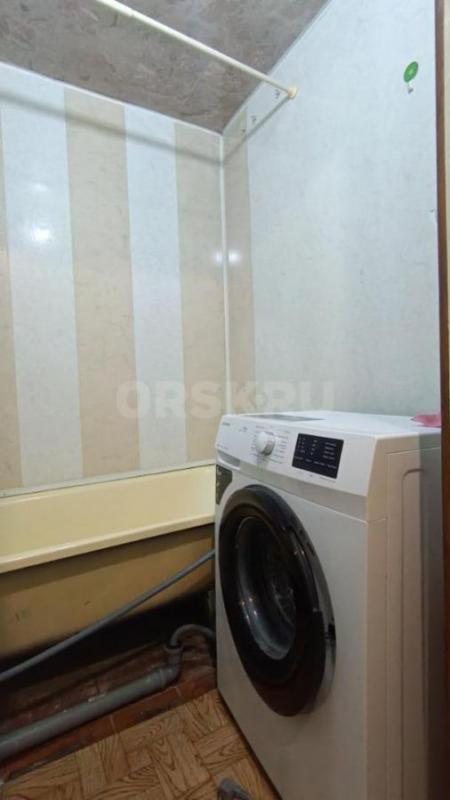 В продаже просторная, светлая, 2-х комнатная квартира, улучшенной планировки в востребованном районе - Орск