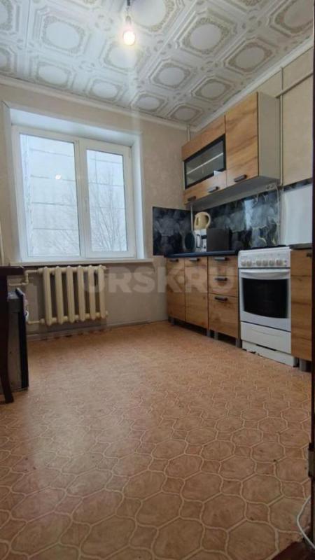 В продаже просторная, светлая, 2-х комнатная квартира, улучшенной планировки в востребованном районе - Орск