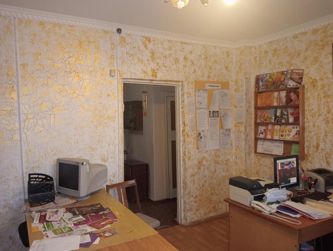 Продается 3-комнатная квартира старого типа, расположенная по адресу: ул. - Орск
