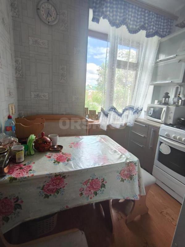 Продается двухкомнатная квартира в центре города.( ост. - Орск