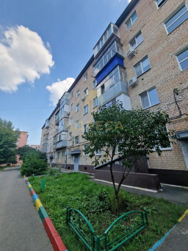 Продается 1 комнатная в кирпичном доме в 15 минут от центра города, по адресу Самолетная 95 на 1 эта - Оренбург