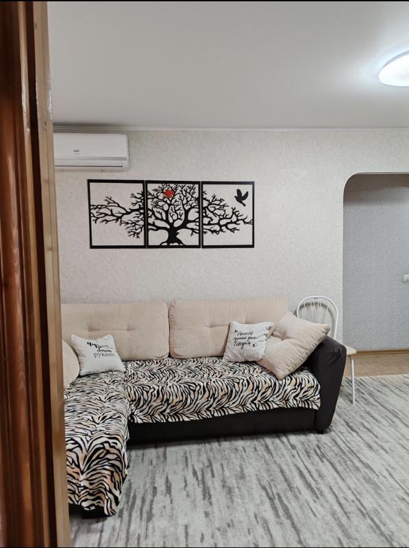 Продам 3- комнатную квартиру ( маломерка)  в спальном районе, рядом со школой 17. - Новотроицк