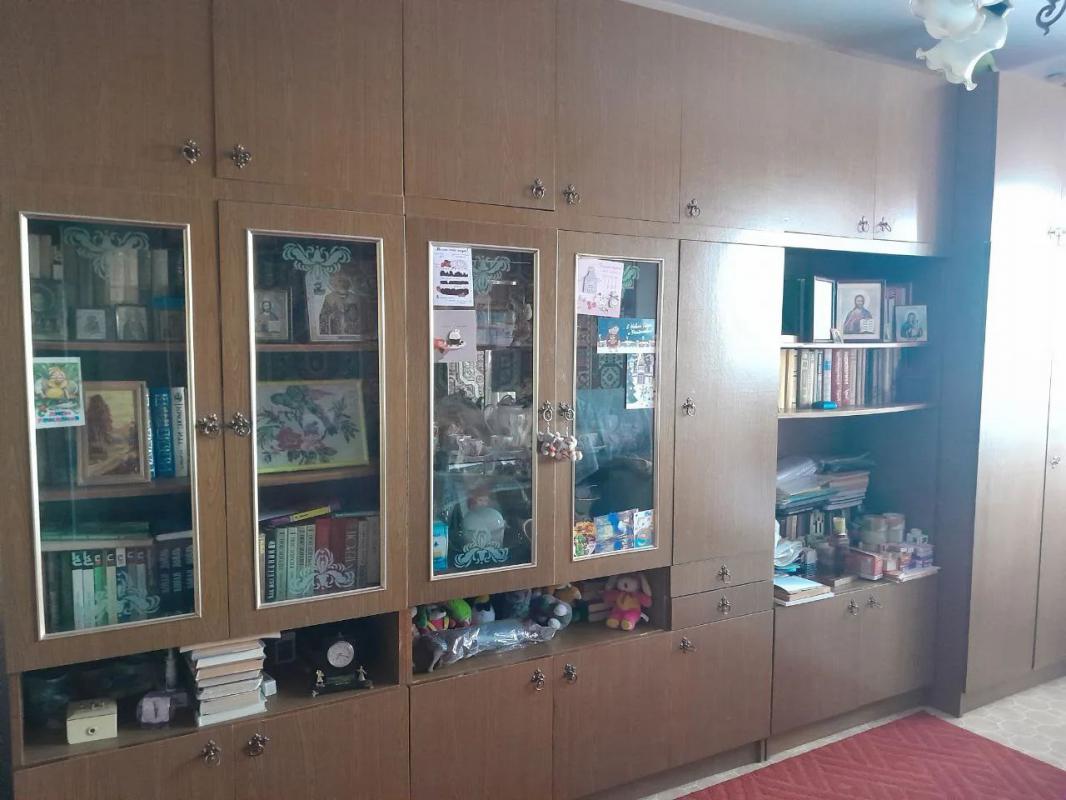 Продам 1- комнатную квартиру улучшенной планировки на 6- м этаже в г Новотроицке по ул. - Новотроицк