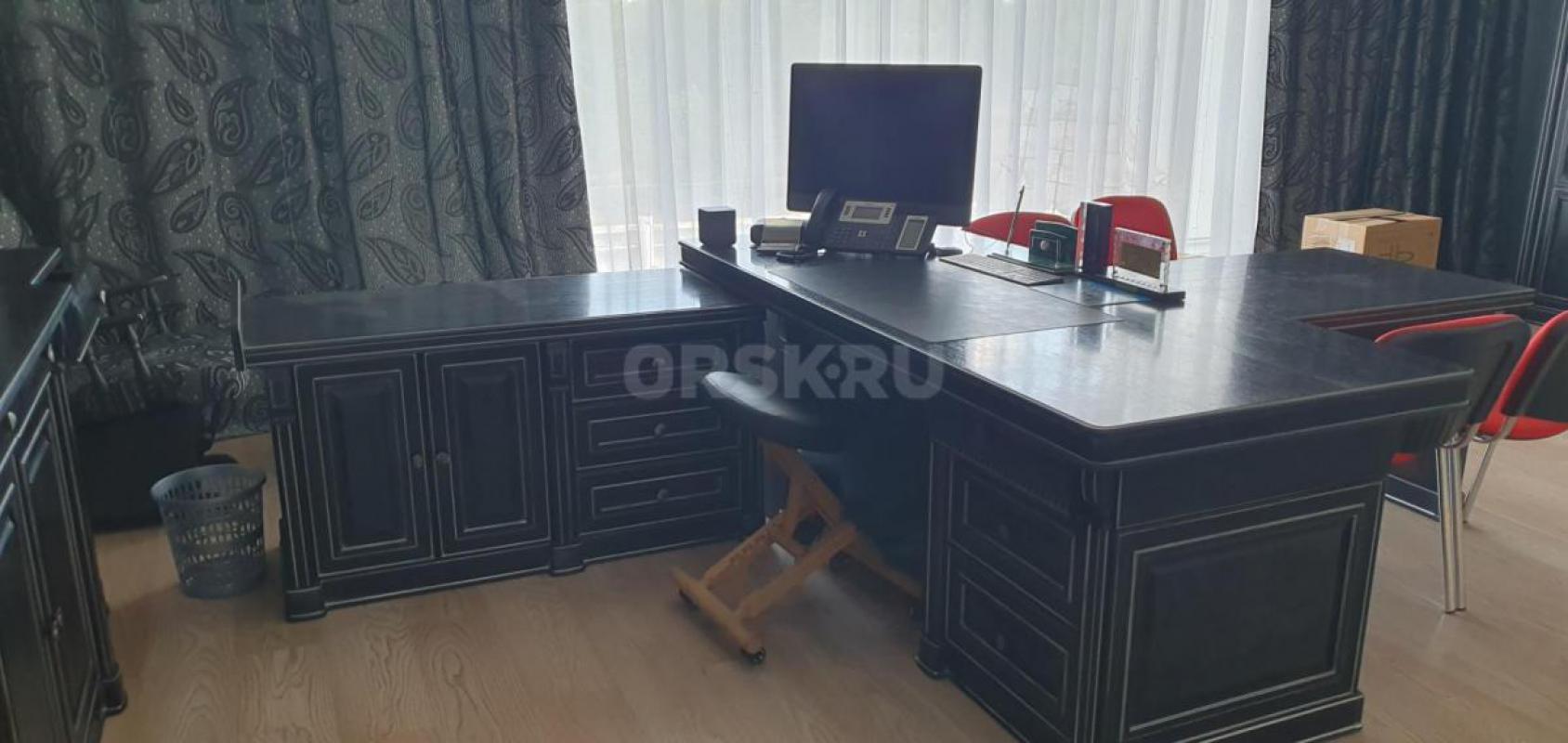 Продается качественный б/у гарнитур в классическом стиле (цвет - черный с патиной/ готика) премиум-с - Орск