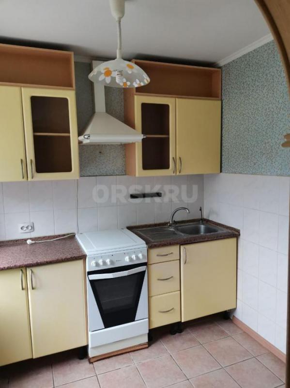 Продаётся 3-х комнатная квартира, в районе с развитой инфраструктурой. - Орск
