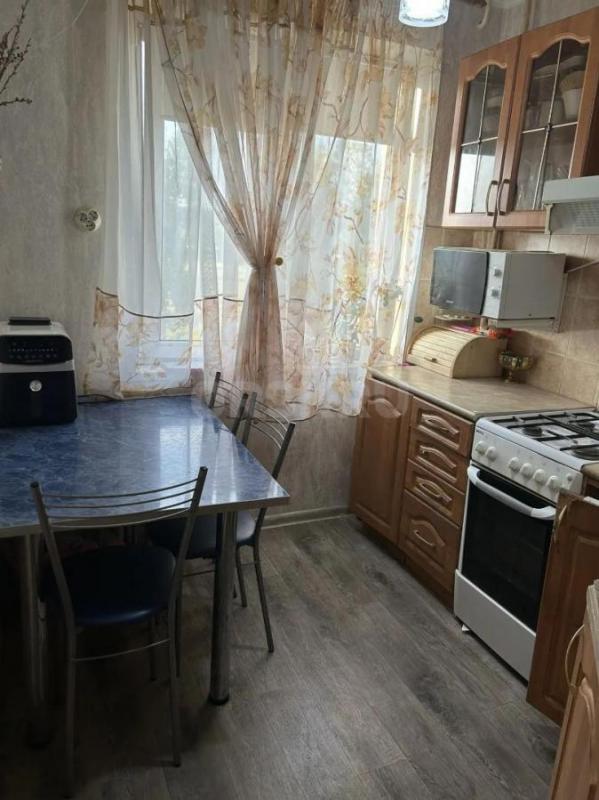 Продается отличная 3-комнатная квартира по адресу:  пер. - Орск