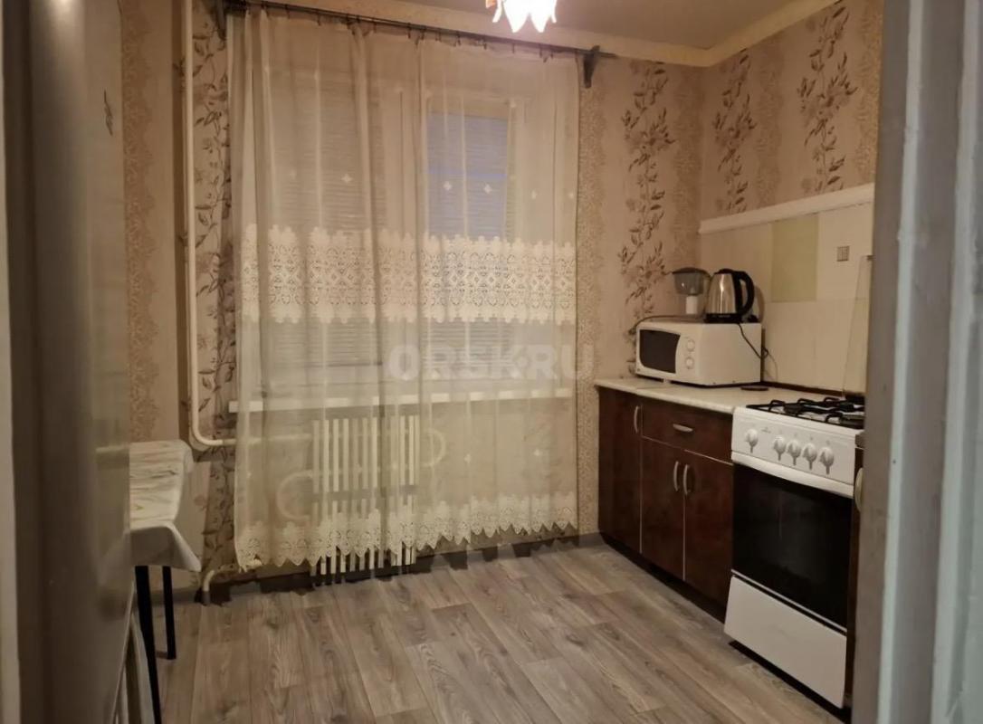 Сдам 1-комн кв Беляева 1 , ост Меридиан,9 этаж в квартире новый кондиционер , новая стиральная машин - Орск