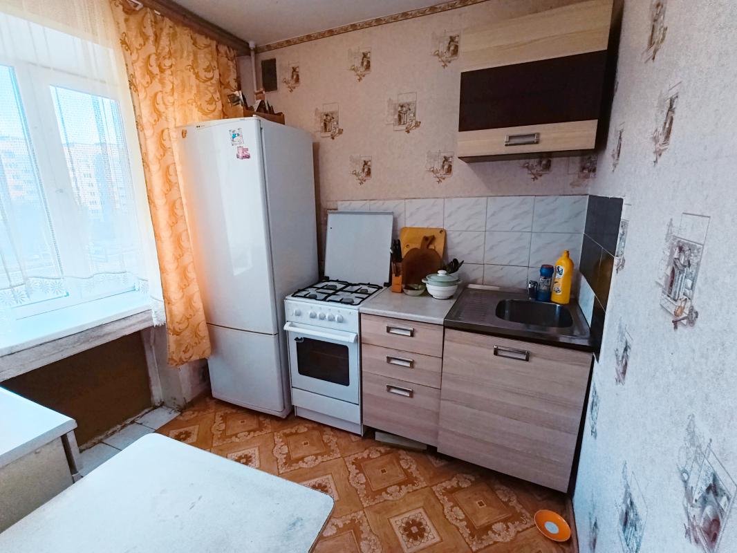 Продается 1-комнатная квартира на остановке НОВОТРОИЦК в кирпичном девятиэтажном доме на 4-ом этаже. - Новотроицк
