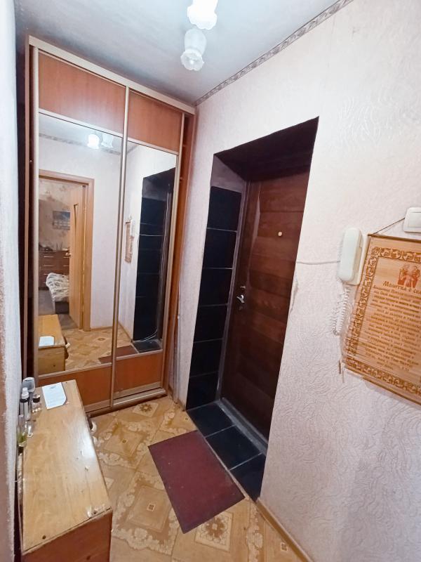 Продается 1-комнатная квартира на остановке НОВОТРОИЦК в кирпичном девятиэтажном доме на 4-ом этаже. - Новотроицк