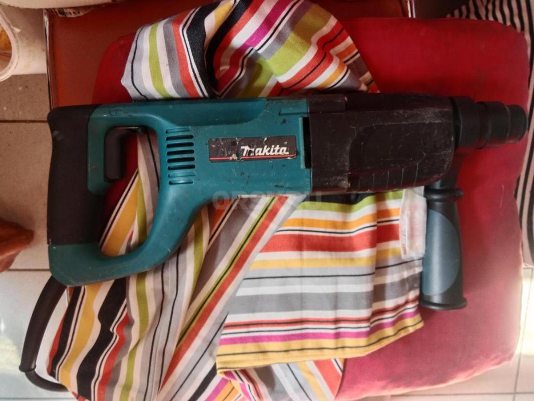 Перфоратор Makita hr2455 Япония 800вт 3 режима работы реверс отличное рабочее состояние район центр - Орск