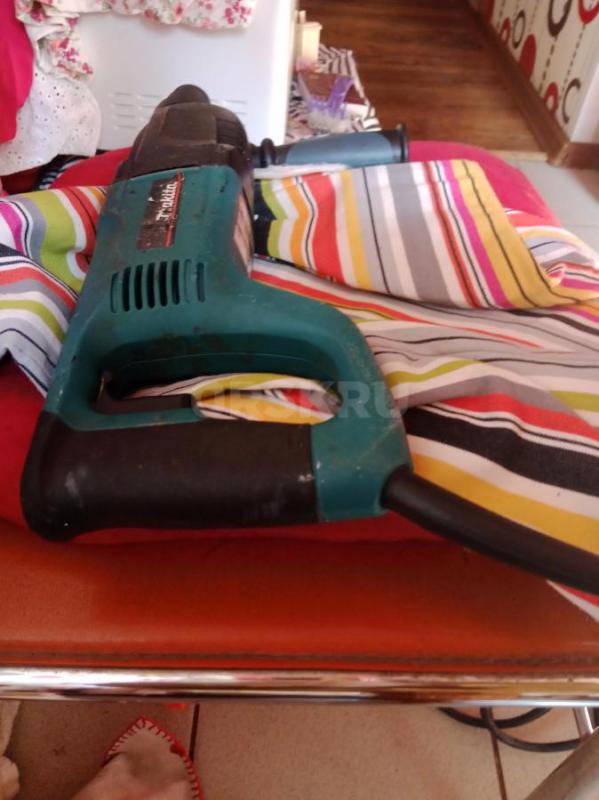 Перфоратор Makita hr2455 Япония 800вт 3 режима работы реверс отличное рабочее состояние район центр - Орск