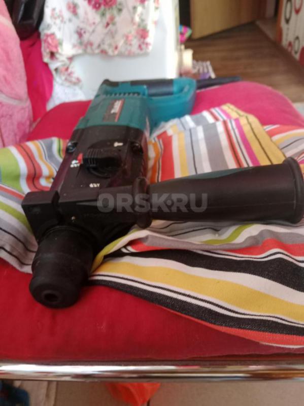 Перфоратор Makita hr2455 Япония 800вт 3 режима работы реверс отличное рабочее состояние район центр - Орск