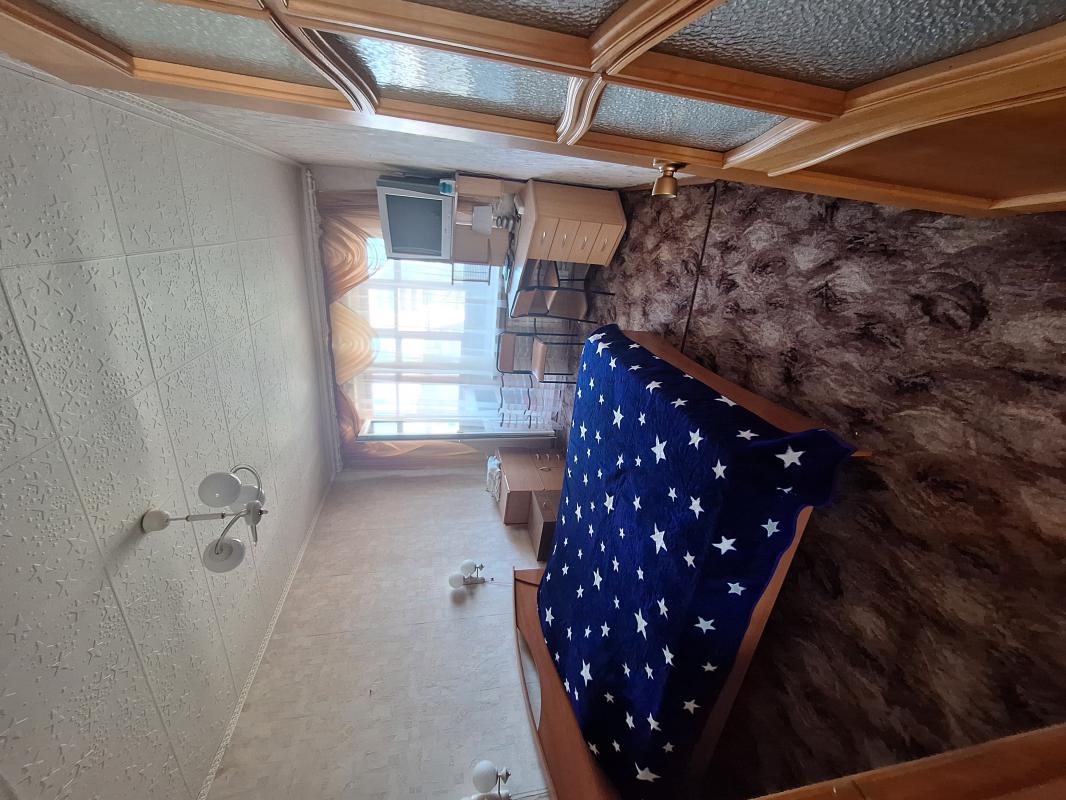 Продам, 1 собственник, 5 этаж, планировка- распашонка, балкон, пластиковые окна, пластиковые трубы, - Новотроицк