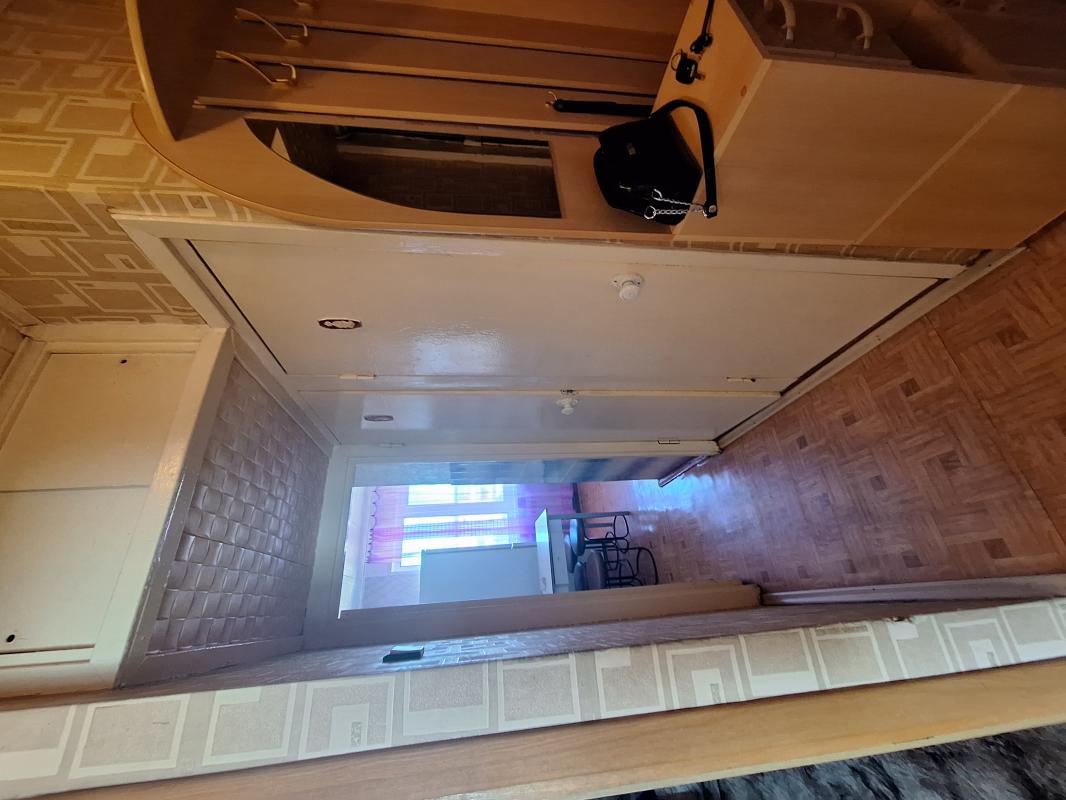 Продам, 1 собственник, 5 этаж, планировка- распашонка, балкон, пластиковые окна, пластиковые трубы, - Новотроицк