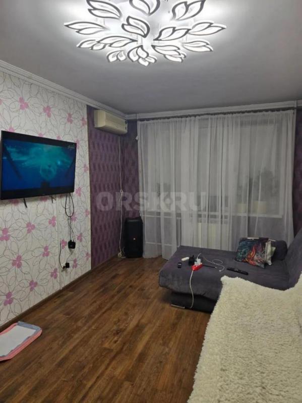 Продам 3х кв улучшенной планировки(Оставляем новым владельцам :очистительная система воды,2 кондицио - Орск