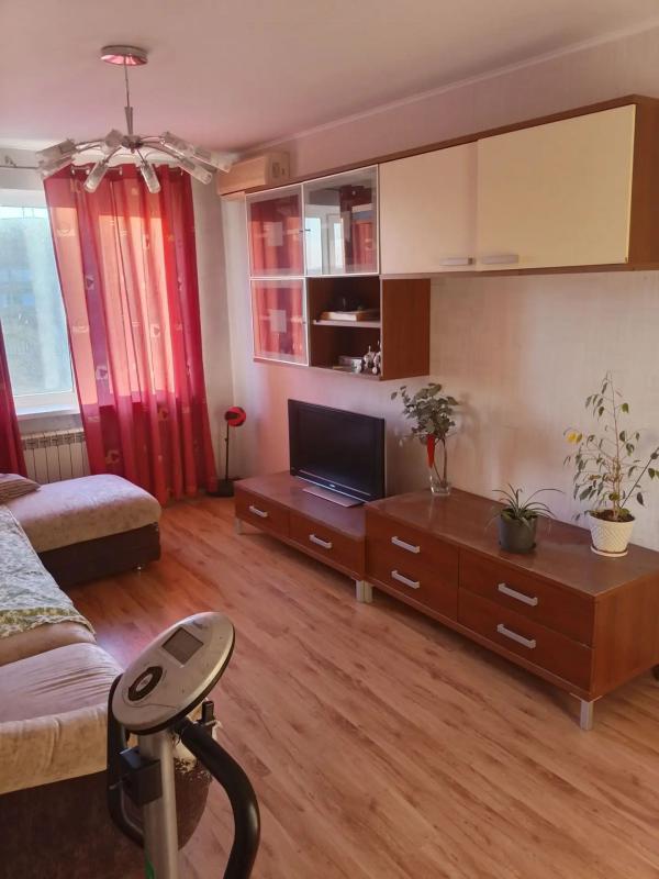 Продаётся 3-х комнатная квартира с мебелью, в центре города, площадь кухни 9 кв. - Новотроицк
