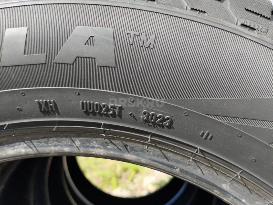 Комплект нешипованных зимних шин от PIRELLI Formula Ace FR 195/65 R15 в отличном состоянии, без каки - Орск