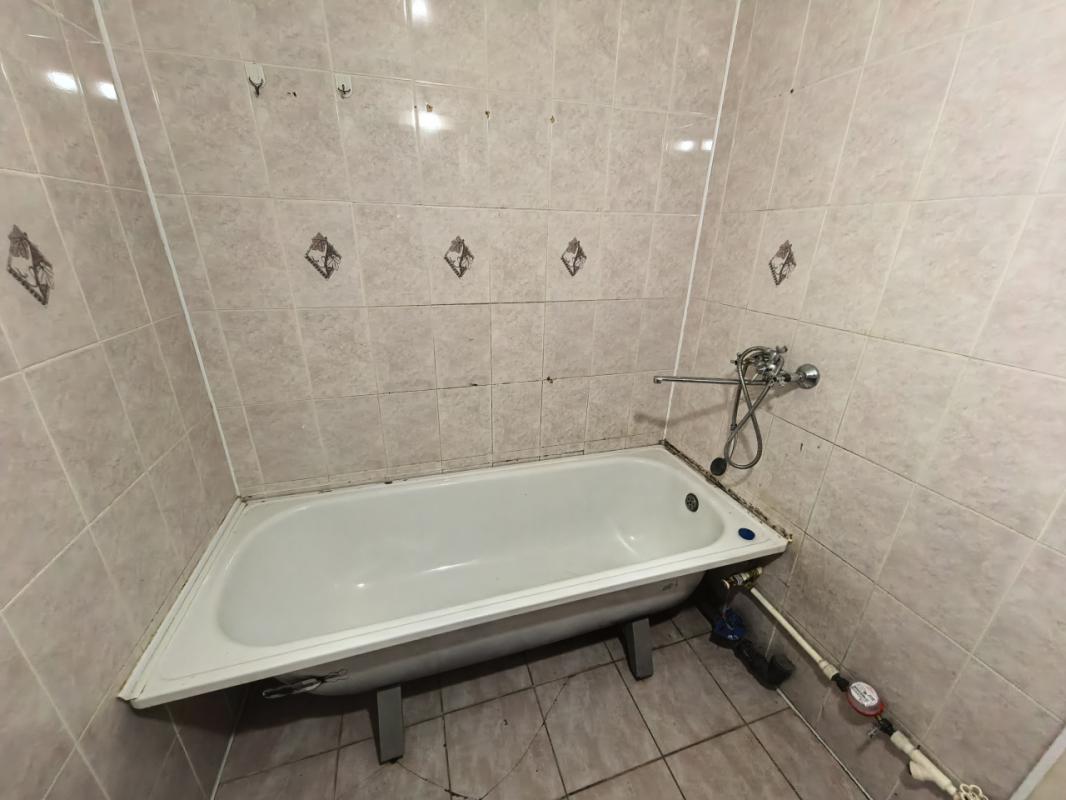 Продам трехкомнатную квартиру по ул. - Орск