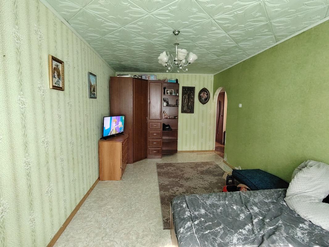 Продается срочно трехкомнатная квартира, расположенная на втором этаже пятиэтажного жилого дома в са - Орск