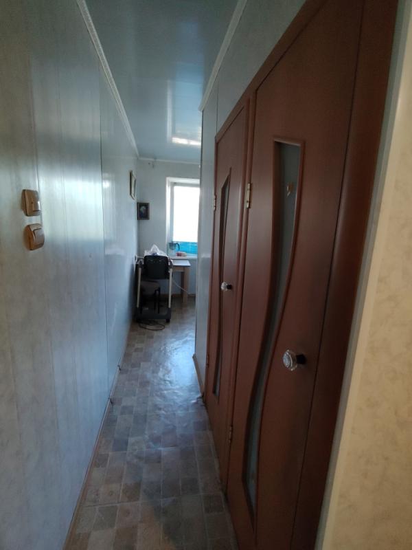 Продается срочно трехкомнатная квартира, расположенная на втором этаже пятиэтажного жилого дома в са - Орск