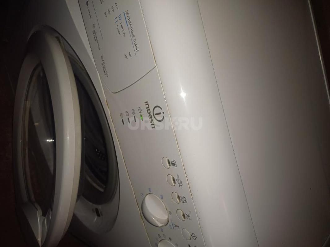 Стиральная машина автомат Indesit  , все работает ,со сливным шлангом в комплекте. - Орск
