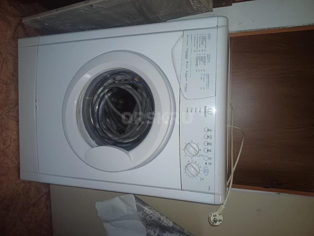Стиральная машина автомат Indesit  , все работает ,со сливным шлангом в комплекте. - Орск