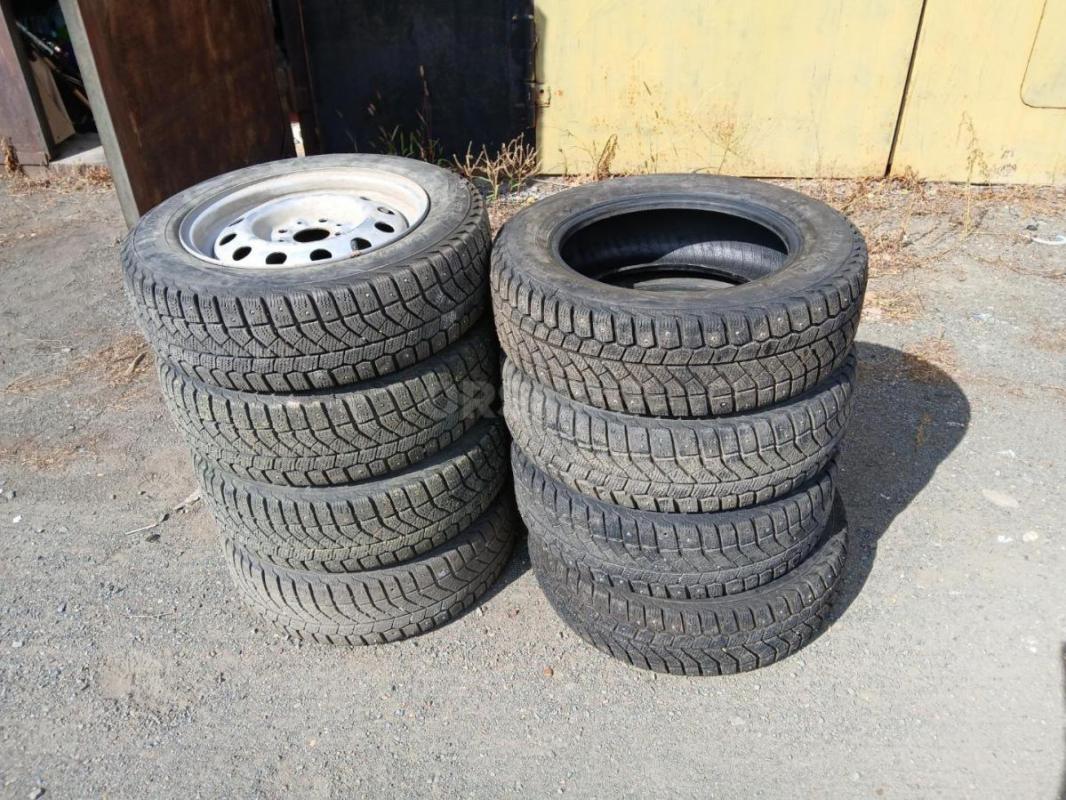 Продам зимнюю шипованную резину    б/у    Viatti Brina Nordico V-522    175/65/14     4 баллона на д - Орск