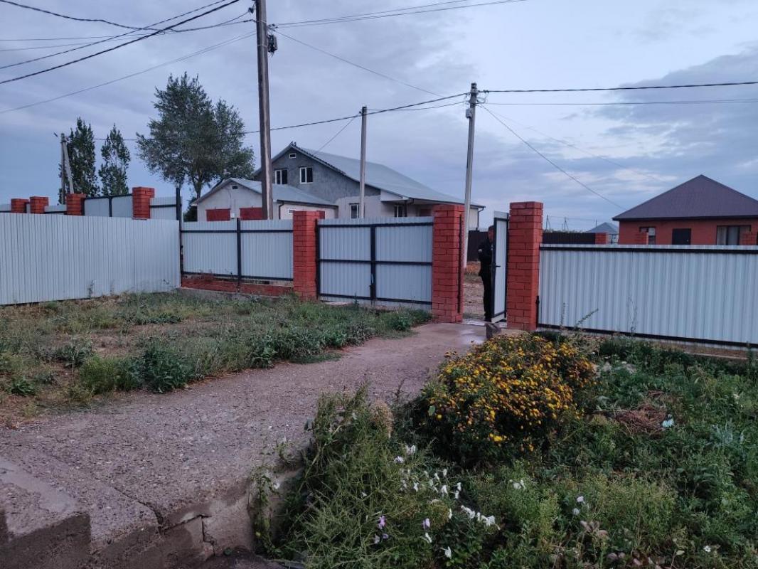 Продам новый ШИКАРНЫЙ ДОМ из евро блока и обложен кирпичом в п. - Чкалов