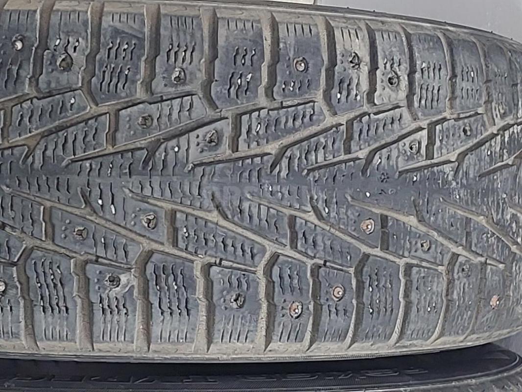 Шины зимние Nokian Nordman 7 SUV 225 55 R18, год 2017,индикатор на всех шинах 4,остаток шипов 30%,гр - Орск