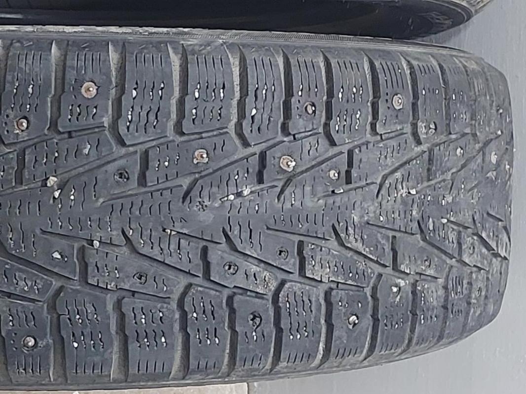 Шины зимние Nokian Nordman 7 SUV 225 55 R18, год 2017,индикатор на всех шинах 4,остаток шипов 30%,гр - Орск