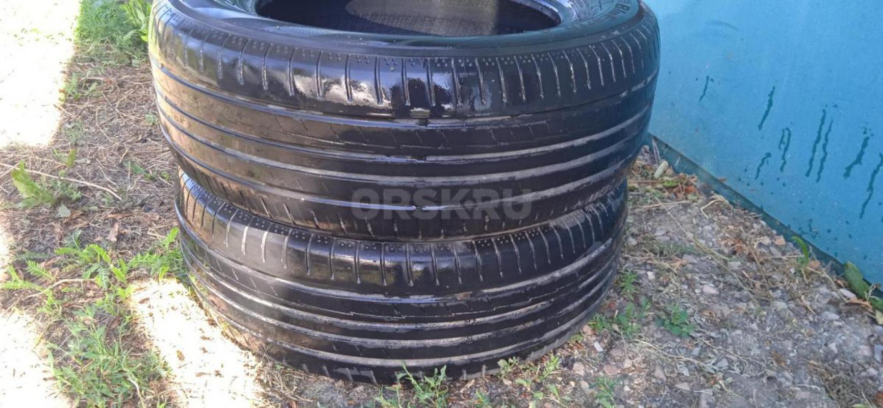 Продам 2 б/у шины YOKOHAMA RADIAL TUBELESS  215/65  R 16   98H  без порезов и грыж.2018 г. - Орск