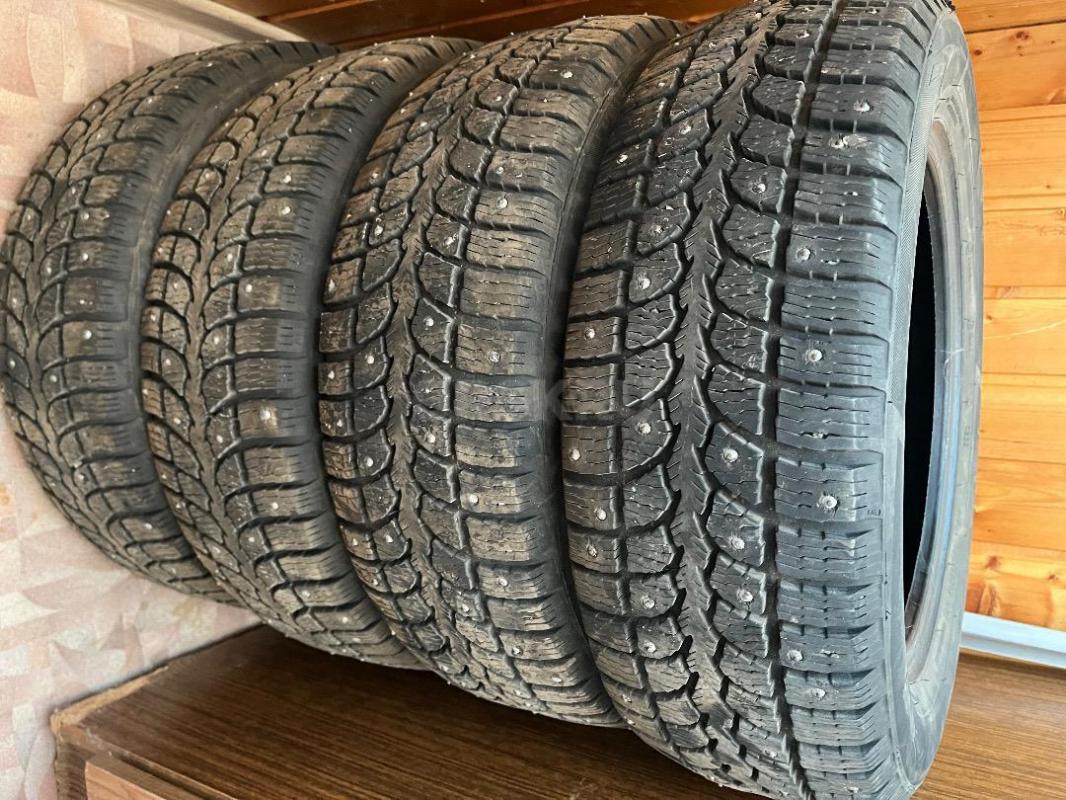Продам зимнюю резину r14 185/60 и штампы r14 все вместе  . - Орск