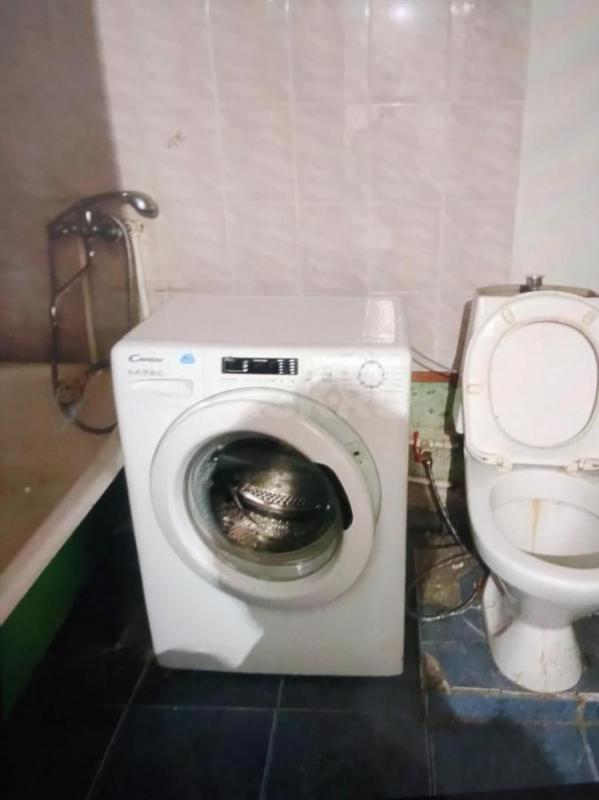 продам квартиру в мжк остановка 6-а школа квартира требует ремонта - Орск